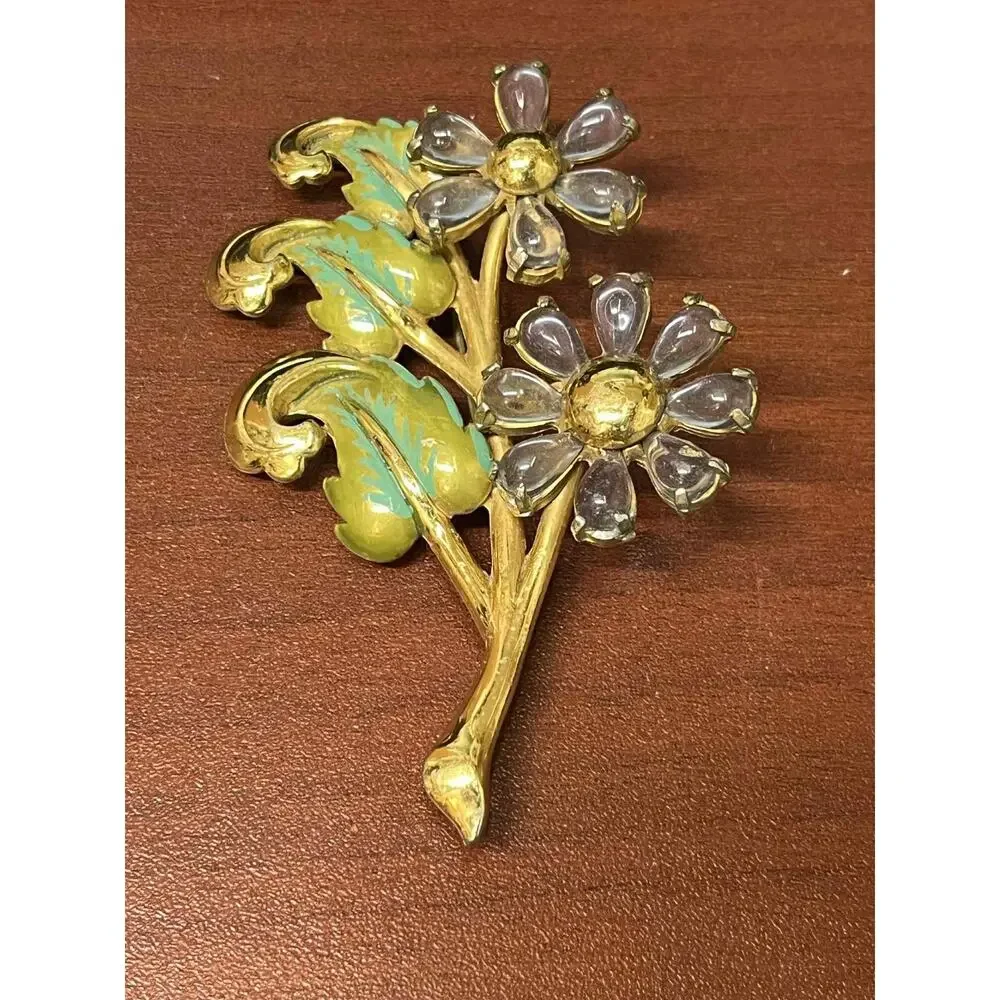 1940s Purple Flower Figural Cabochon Sculpture Brooch